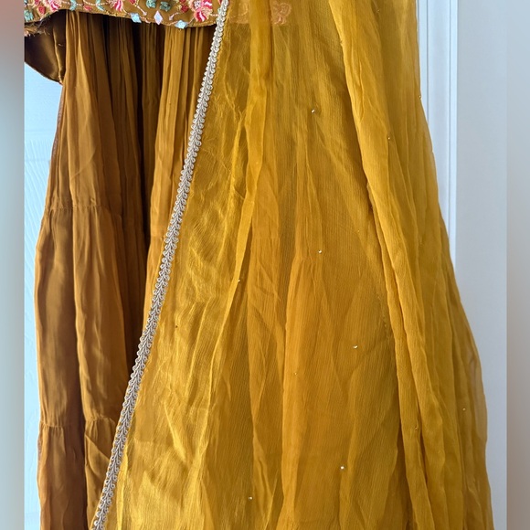 Lehenga Set Size Small - Picture 3 of 7